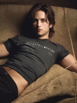 Justin Chatwin D.R